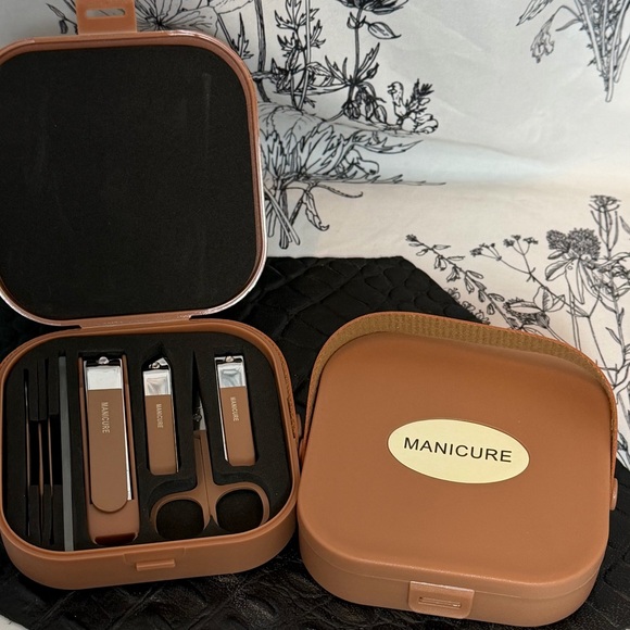 Leather-Look Tan Manicure Set - Picture 2 of 2